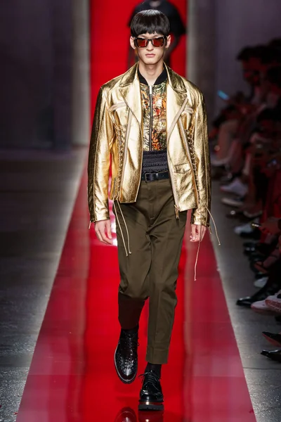 Look 28